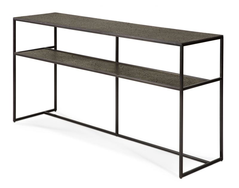 Pentagon Konsole von Ethnicraft in Lava/Whisky: Moderne Konsole mit zwei Ablageflächen und filigranem Metallgestell.